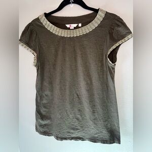Boden Gold Embroidered Neck Olive Green Short Sleeve Shirt Women’s Size 6